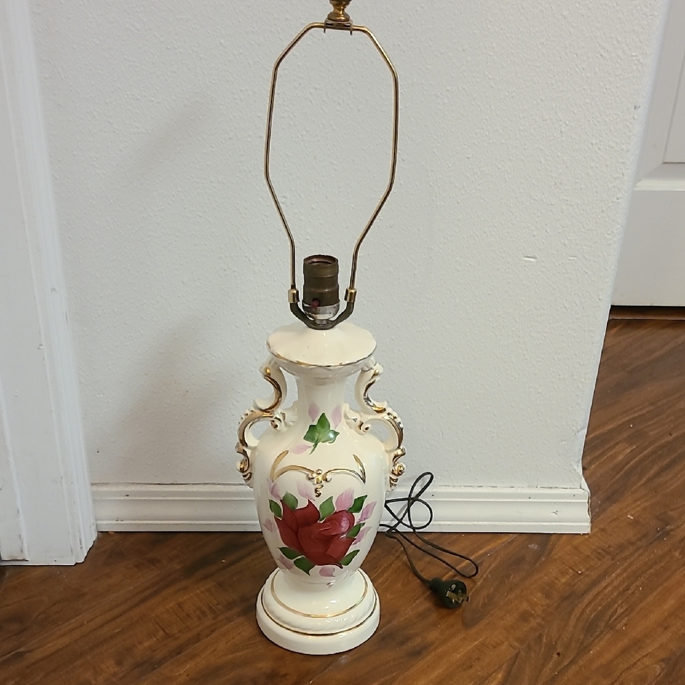 Elegant Floral Table Lamp
